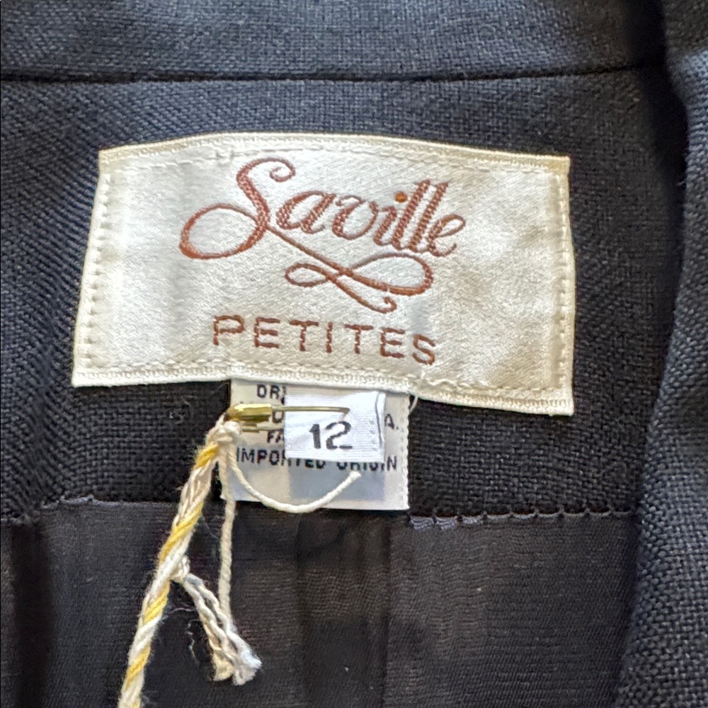 Chic Black Double-Breasted Blazer - Picture 2 of 10